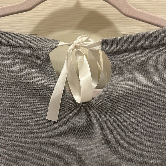 🩶Gorgeous gray Talbot’s sweater with embroidered glitter snowflake!🩶 - Picture 6 of 8